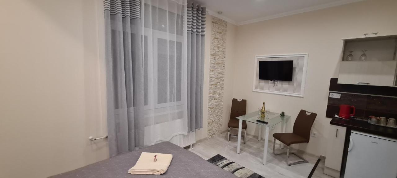 Rozsa Apartmanhaz Szeged Eksteriør billede