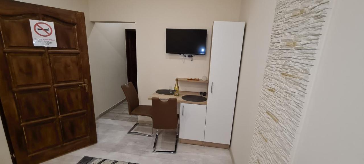 Rozsa Apartmanhaz Szeged Eksteriør billede